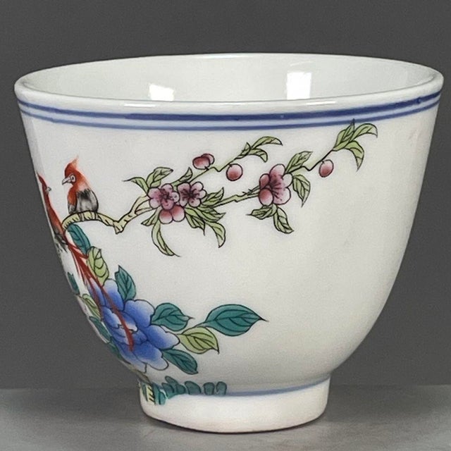 Late 20th Century Chinese Famille Rose Porcelain Tea Cup With Bird & Floral Motif For Sale - Image 4 of 9