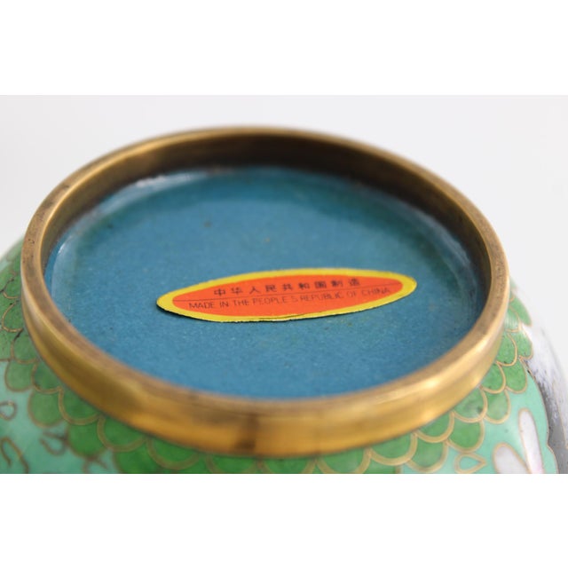 VTG Pair of Chinese Cloisonne Urn Vases in Gorgeous Green For Sale In Dallas - Image 6 of 10