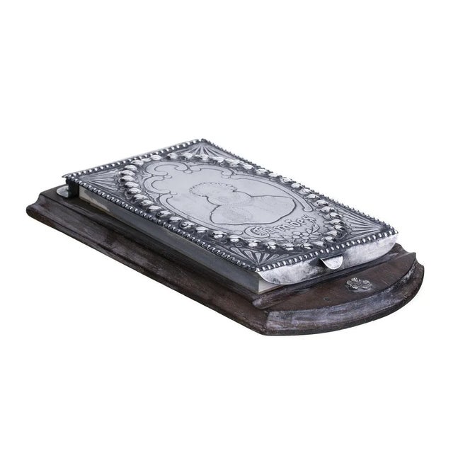 Portuguese from the 19th/20th century, rosewood base, with silver lid decorated with a bust of "Camões". Assay mark (Boar...