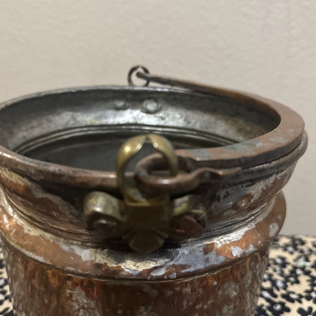 Add a touch of timeless charm to your home or garden with this beautiful vintage copper pot, featuring a classic swing...