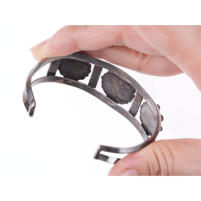 6.75" c1940's Navajo Silver and turquoise cluster bracelet For Sale In Austin - Image 6 of 10