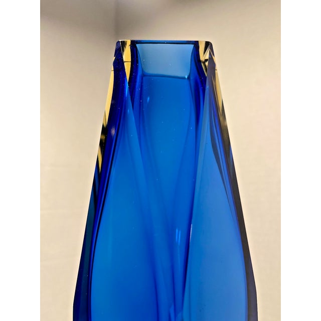 1960s Luigi Mandruzzato Murano Sommerso Blue & Amber Faceted Glass Vase 12" Tall For Sale - Image 4 of 7