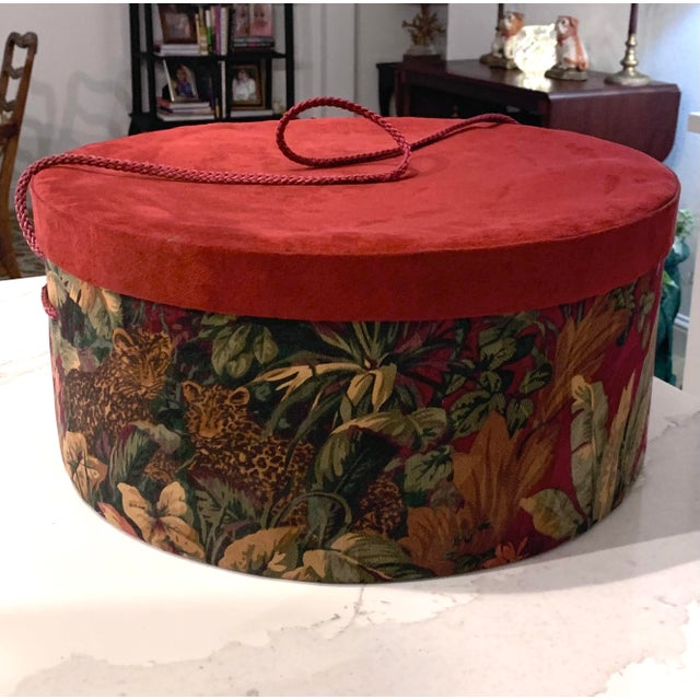Mid 20th Century Hollywood Regency Set of Tapestry Hat Boxes For Sale - Image 5 of 7