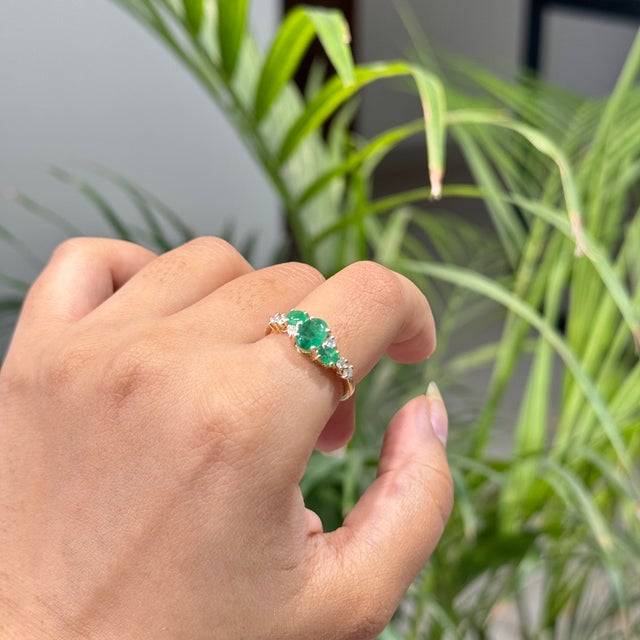 14k Gold 1.09ct Natural Oval Emerald & Diamond Cluster Ring Size 5 For Sale - Image 9 of 18