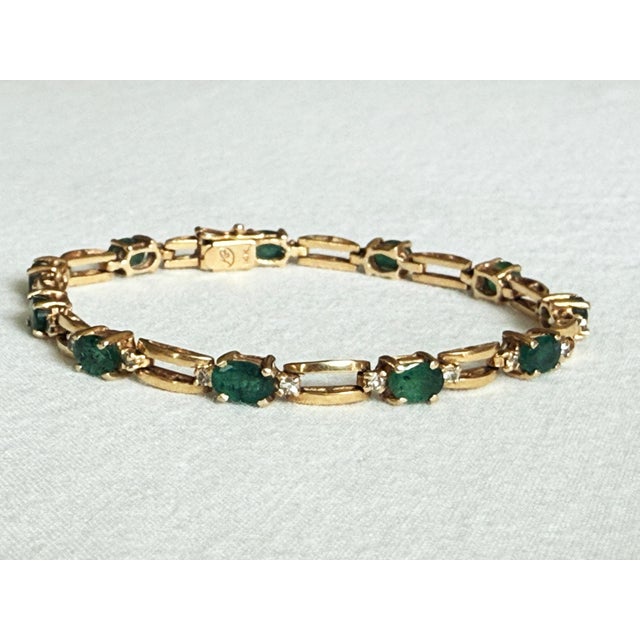 Vintage Michael Anthony 14k Yellow Gold Emerald Diamond Bar Link Tennis Bracelet For Sale - Image 4 of 17