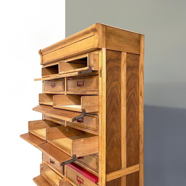 1940s Mid-Century Modern Italian Office Filing Cabinet in Wood and Red Metal, 1940s For Sale - Image 5 of 16