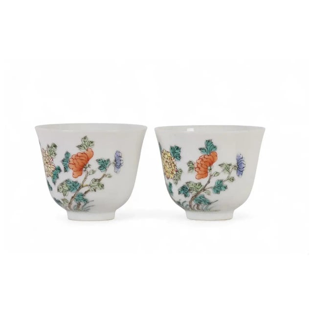 Chinoiserie Antique Chinese Chien Lung Qianlong Porcelain Tea Cups - A Pair For Sale - Image 3 of 9
