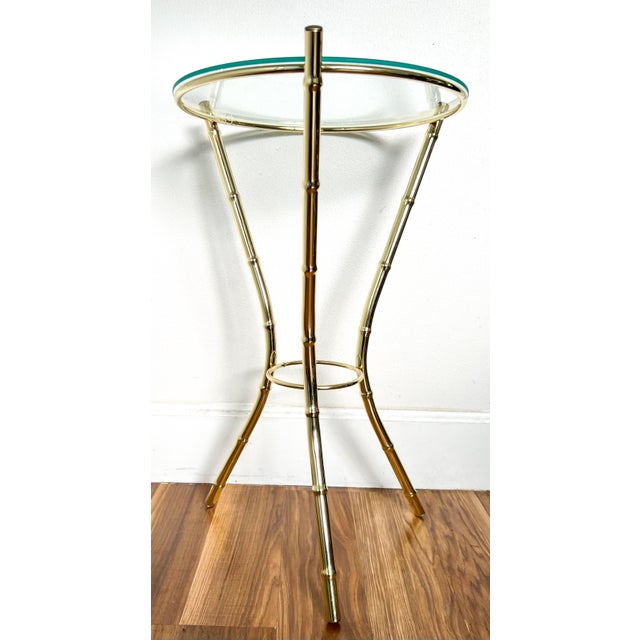 Vintage 23" Faux Bamboo Brass-Tone Metal & Glass Plant Stand – Hollywood Regency / Chinoiserie For Sale In Houston - Image 6 of 12