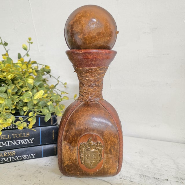 1970s Italian Leather Wrapped Decanter Brass Knight Crest, Bar Cart Dark Academic For Sale - Image 15 of 16
