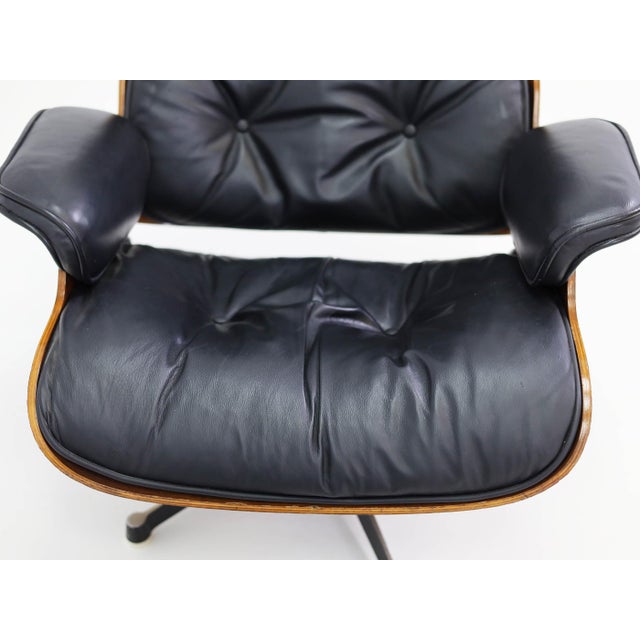 Set of Model 670 Lounge Chair and Ottoman in Rosewood and Black Leather by Charles & Ray Eames for Herman Miller, USA, 1956 For Sale - Image 13 of 17