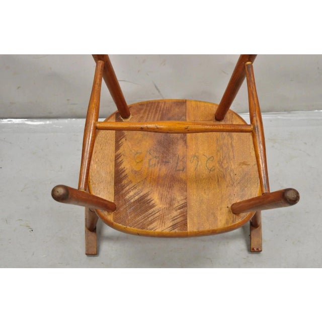 Antique Colonial Style Bentwood Maple Small Child's Windsor Arm Chair For Sale - Image 9 of 10