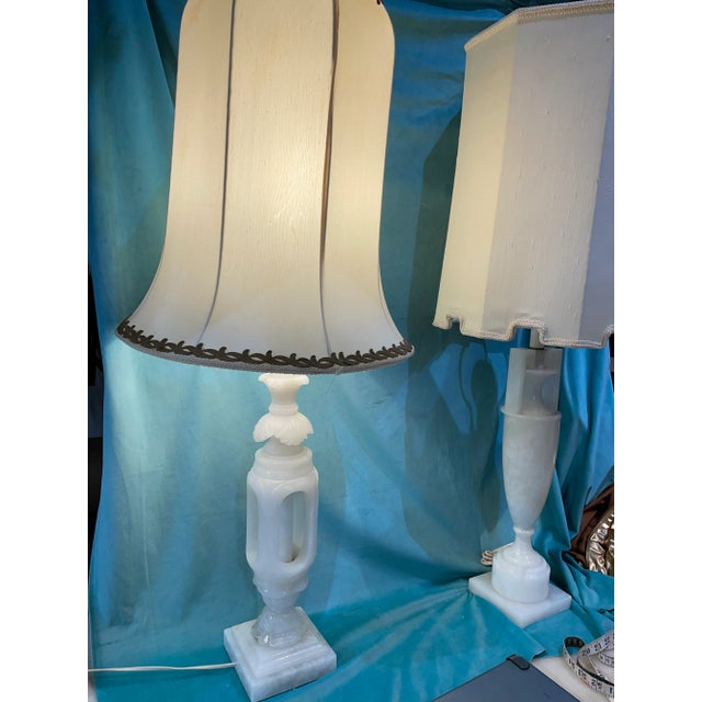 Mid-Century Regency Alabaster Table Lamp For Sale In Miami - Image 6 of 6