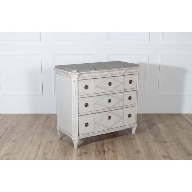 Swedish Gustavian Style Painted Chest of Drawers with Grey Top, circa 1880 For Sale - Image 4 of 8
