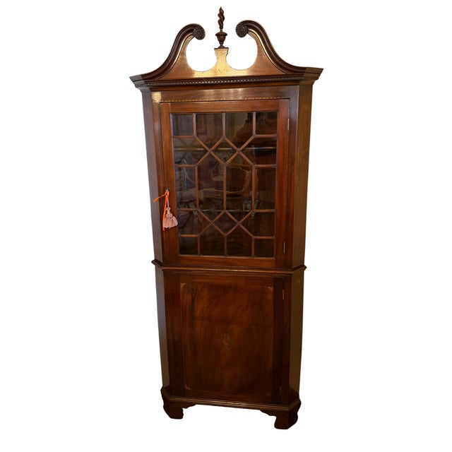 Early 19th Century Pair of Antique Early 19c Chippendale Style Corner Cabinets For Sale - Image 5 of 6