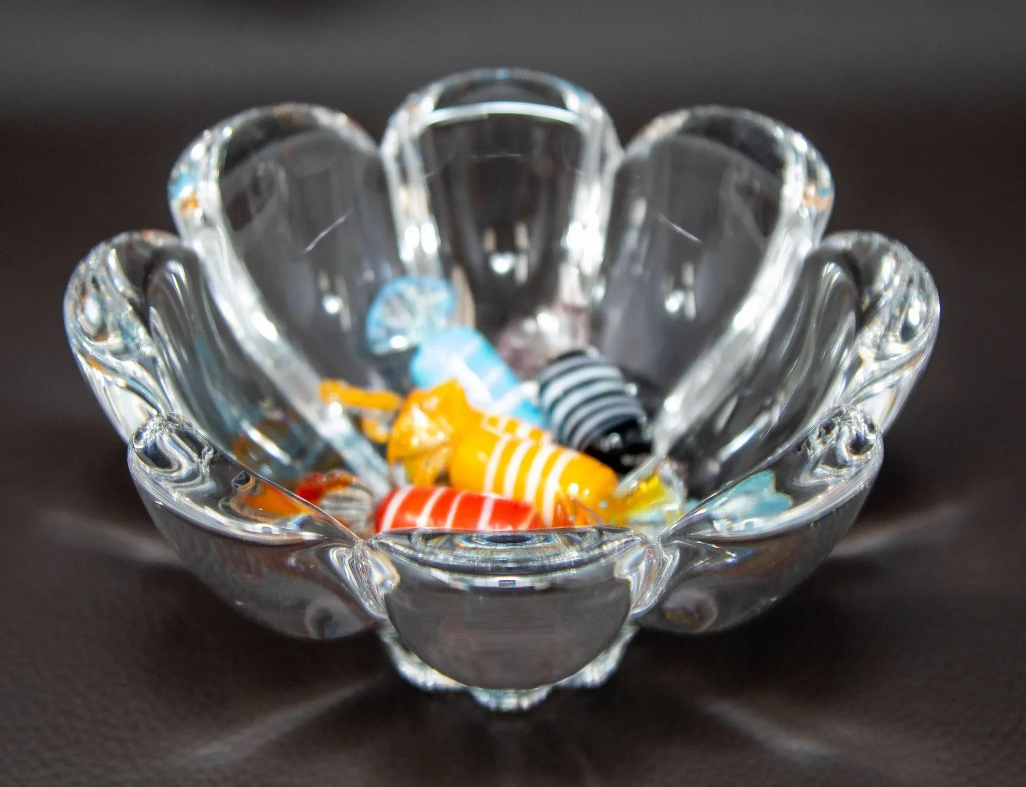 オレフォス Orrefors SWEDEN クリスタル花器 ボウル Orrefors Sweden Crystal Flower Petal Shaped Bowl Dish 1980s | Chairish