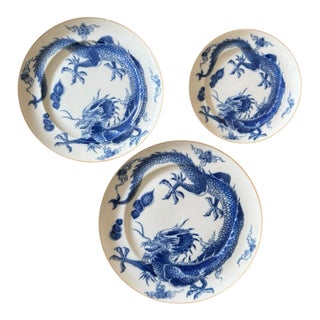Vintage Mottahedeh Blue Dragon Plates – Set of 3 Graduated Sizes For Sale