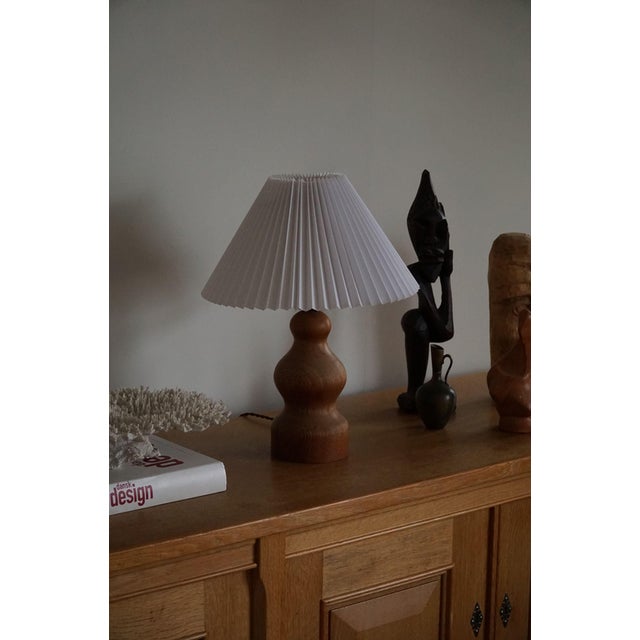 1960s 1960s Scandinavian Mid Century Modern Sculptural Organic Wooden Oak Table Lamp For Sale - Image 5 of 9