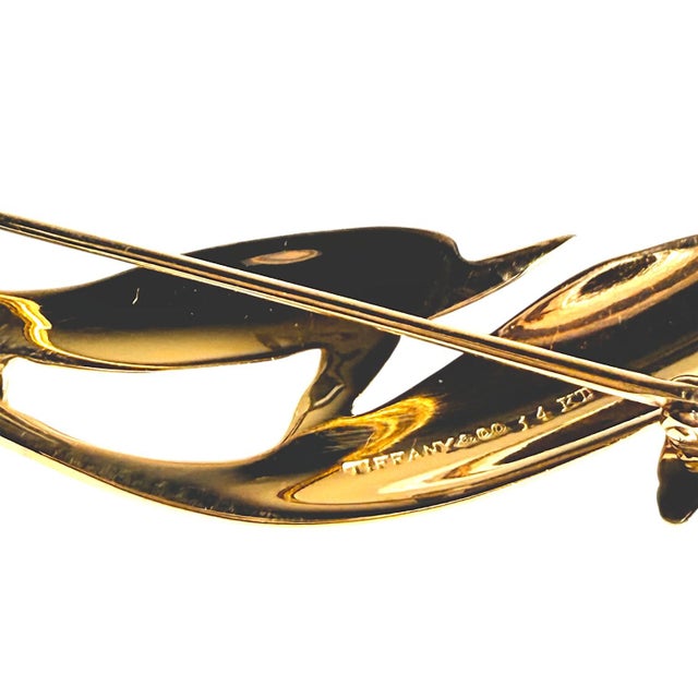 Vintage Tiffany and Company 14 Karat Yellow Gold Two Swimming Dolphins 2.4 Inch For Sale In New York - Image 6 of 13