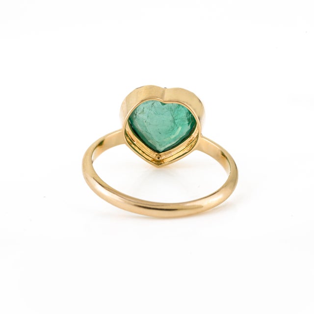 Metal Georgian Era Inspired Button Back Set 2.37 Ct Emerald Heart Ring Size 6 in 18k Gold For Sale - Image 7 of 17