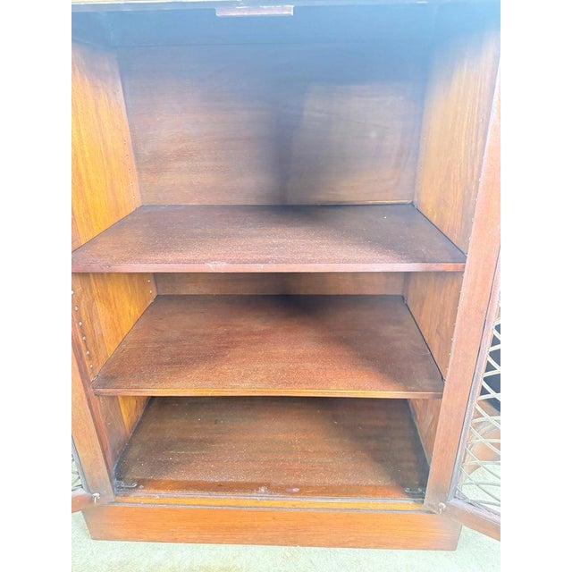 Early 19th Century Pair of English Regency–Style Mahogany Bookcases With Brass Detailing For Sale In Los Angeles - Image 6 of 14