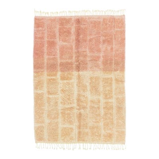 Soft Ombre Grid Hand-Knotted Moroccan Wool Rug | 8'1" X 5'5" | One of a Kind For Sale