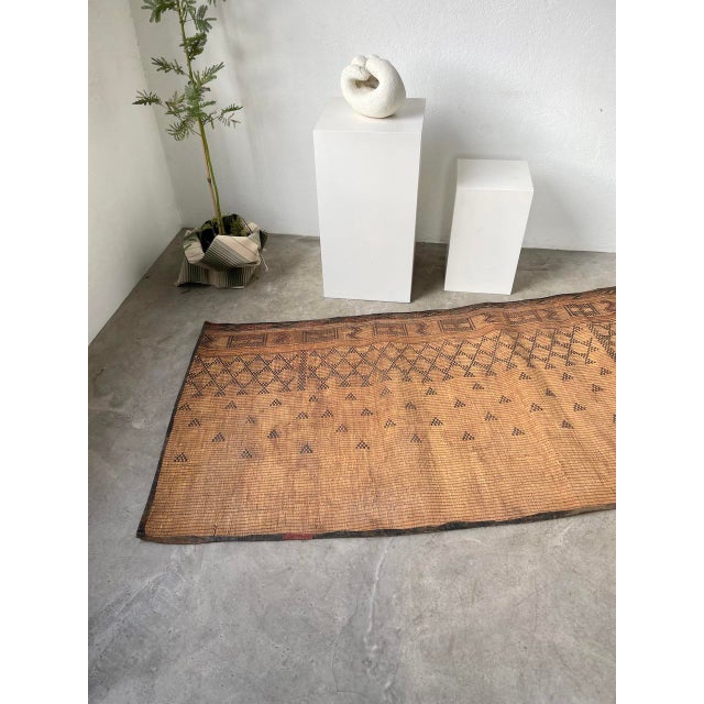 Old so-called Mauritanian rug or Touareg rug from the 1950s. Entirely handmade by Touareg women, these incredible size...
