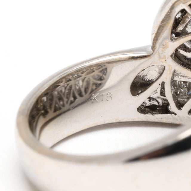 Modern 3.06ctw Diamond Twisted Statement Ring, 18k White Gold, Ring Size 8 For Sale - Image 3 of 9