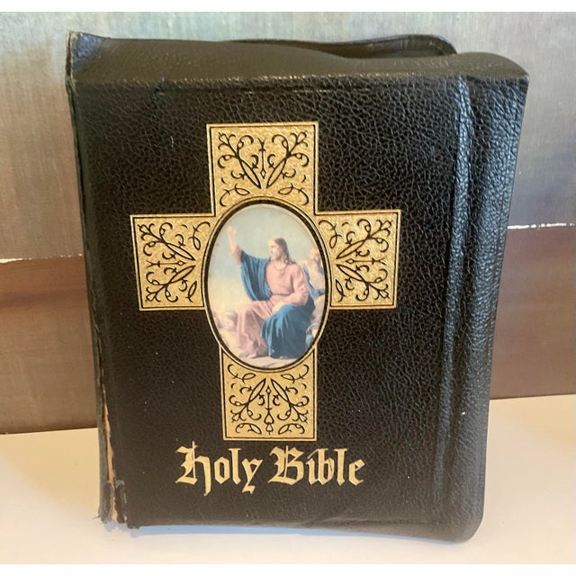 Vintage Holy Bible — 1959 Edition (Gilt Edges, Classic Binding) For Sale In Palm Springs - Image 6 of 17