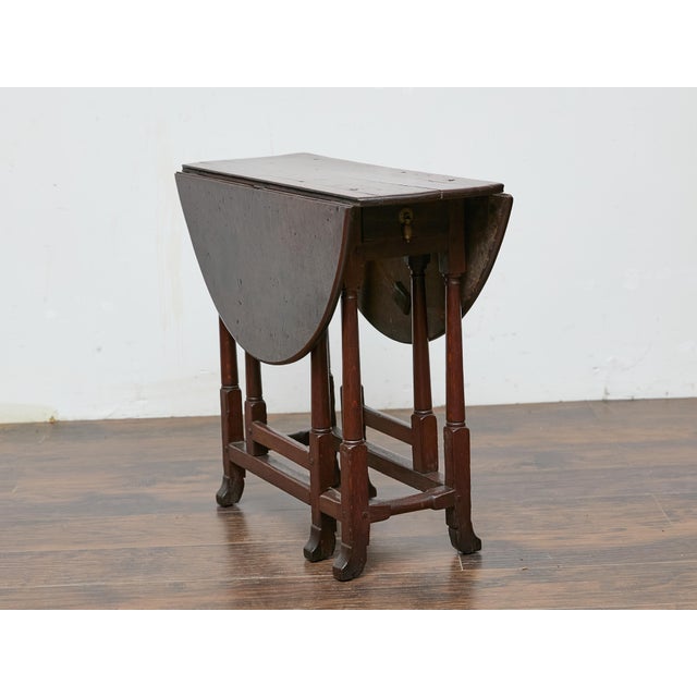 19th Century English Oak Drop-Leaf Table with Gatelegs and Single Drawer For Sale In Atlanta - Image 6 of 12