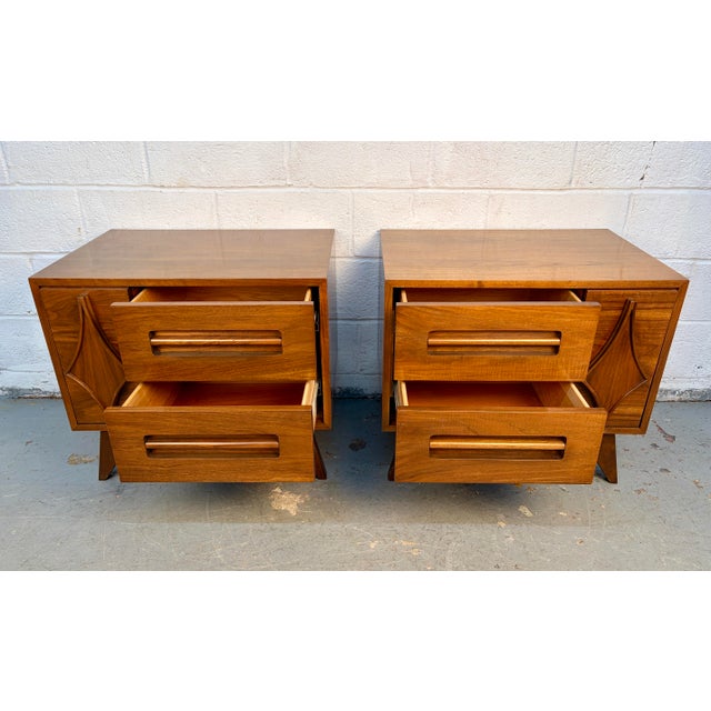 Mid 20th Century Pair of Unique Mid 20th Century Modern Walnut Nightstands For Sale - Image 5 of 18