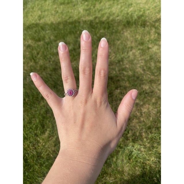 0.85ctw Ruby & Diamond Oval Cluster Ring, 14k White Gold, Ring Size 6 For Sale In Greensboro - Image 6 of 6