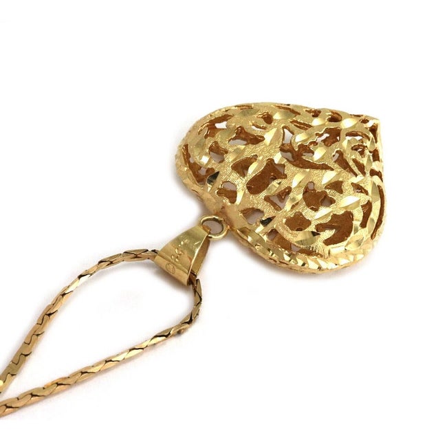 Mid 20th Century Filigree Puff Heart 14k Yellow Gold Pendant & Long Chain Necklace For Sale - Image 4 of 6