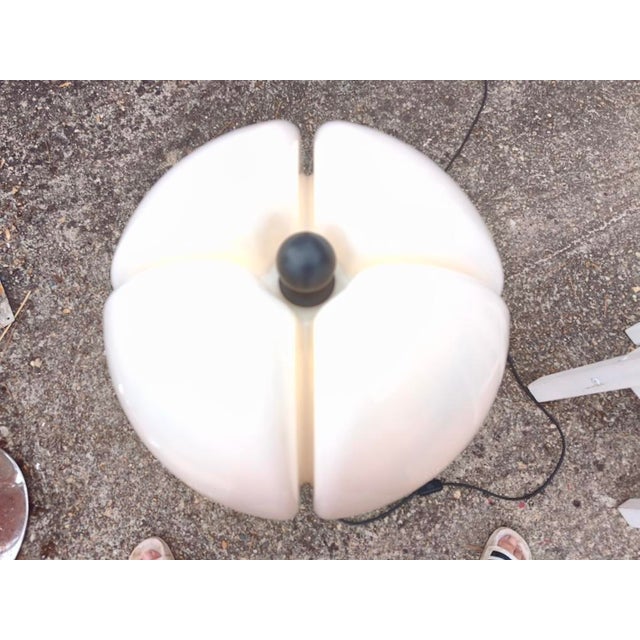 Plastic Large Pipistrello Lamp with Black Base by Gae Aulenti for Martinelli Luce, 1970 For Sale - Image 7 of 8