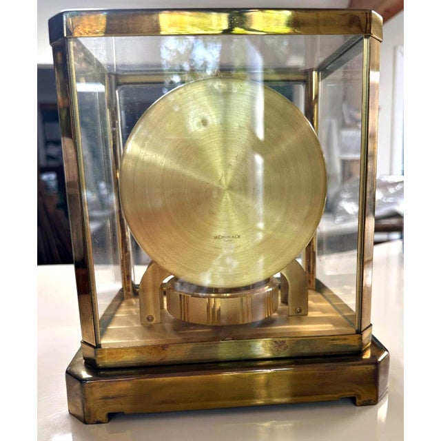 Jaeger-LeCoultre 1968 Jaeger - LeCoultre Atmos Clock Caliber 528-8 | Swiss Mid-Century Brass & Glass For Sale - Image 4 of 10