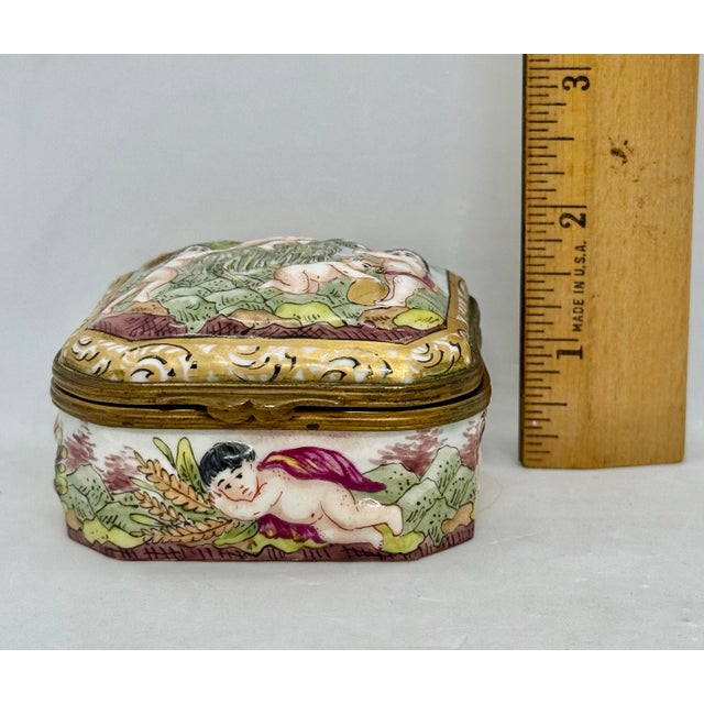 Late 19th Century Capodimonte Porcelain Hand-Painted Square Shape Trinket Box With Playing Cherubs Design For Sale - Image 10 of 12