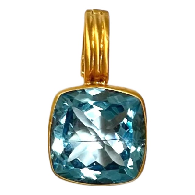 Blue Topaz Enhancer, (34 ct Blue Tooaz) For Sale