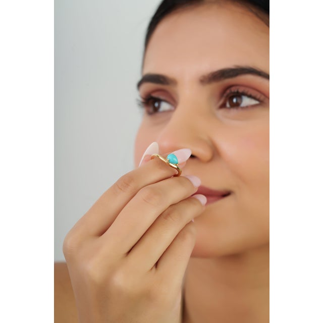 18k Yellow Gold Wavy Band Ring With Teardrop Cabochon Turquoise Size 9 For Sale - Image 4 of 15