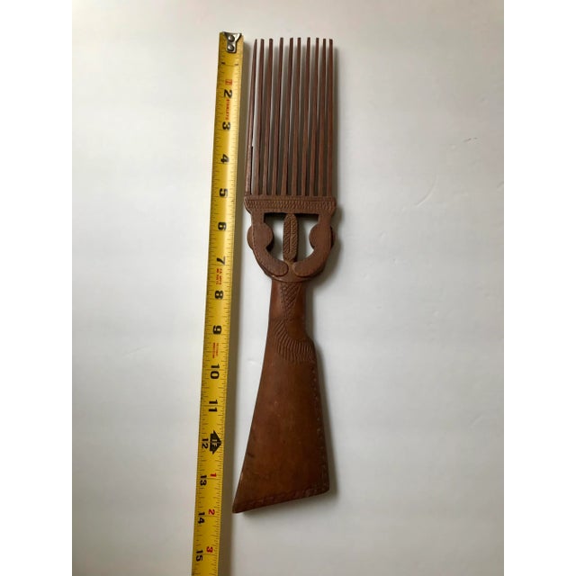 Brown Early 20th Century Hand Carved Wooden Suriname Comb Made by Friimen (Maroon) People For Sale - Image 8 of 9