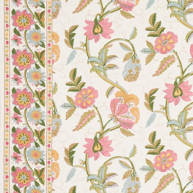 Sample - Schumacher Indali Bordered Linen Fabric in Pink & Leaf For Sale In Charlotte - Image 6 of 6