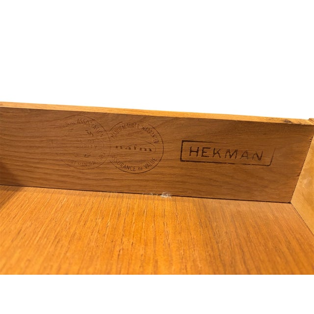 1960 Mid Century Modern Hekman Large Nightstand 2 Drawers End Side Table For Sale - Image 11 of 11