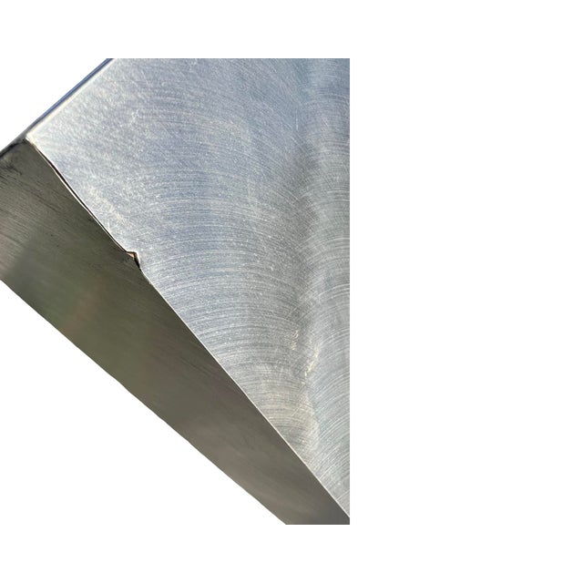 Vintage 1980s Postmodern Infinity Ventura Floor Clock Attributed to Douglas Durkee Brushed Aluminum For Sale In Palm Springs - Image 6 of 10