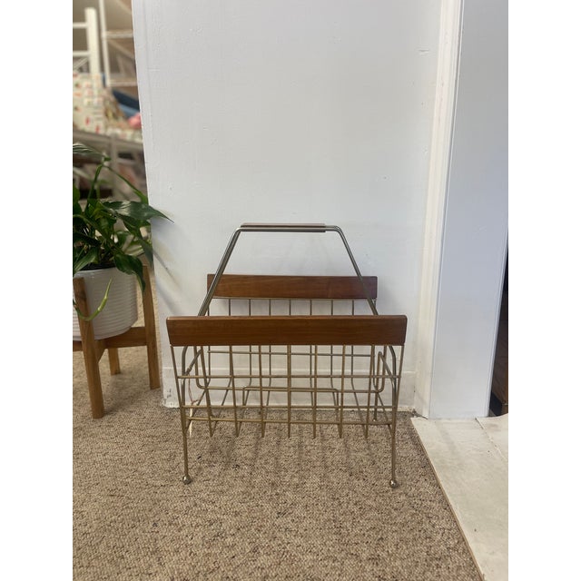 Mid-Century Modern 1960s Mid-Century Modern Brass Toned Wire and Wood Magazine Rack With Sculptural Handle. For Sale - Image 3 of 9