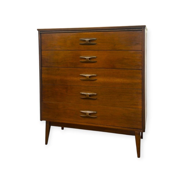Bassett Vintage Mid Century Modern Bassett Furniture 4-Drawer Tallboy Dresser.. For Sale - Image 4 of 10