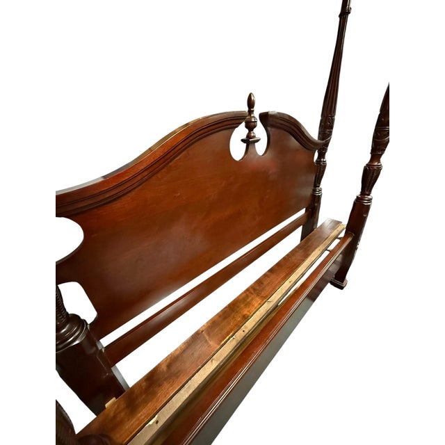 Chippendale Solid Cherry Wood Queen Size Rice Bed Made in South Carolina by Sumter Cabinet Company - Vintage 1990s For Sale - Image 3 of 6
