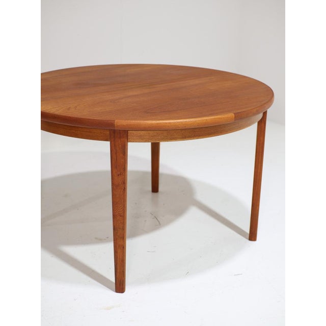 1960s Danish Extendable Round Dining Table in Teak from Skovby Møbelfabrik, 1960s For Sale - Image 5 of 18
