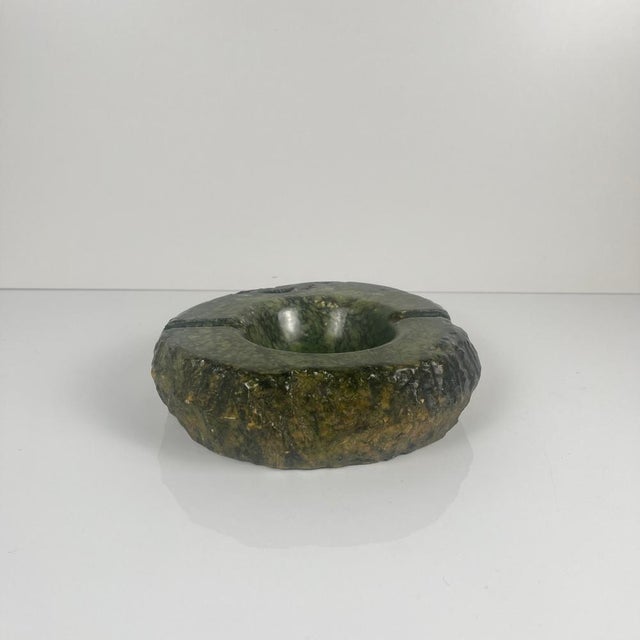 Impressive green alabaster ashtray, Italy, 1970 Handmade Dimensions: 21 x 20 cm Height: 6 cm Very good overall condition...