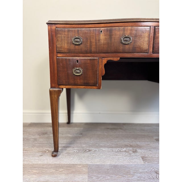 This beautiful antique dressing table/ console table is in great condition. It’s an excellent example of a well made...
