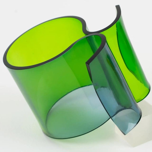 Massive Modernist Blue and Emerald Plexiglass Lucite Bangle Bracelet For Sale - Image 4 of 8