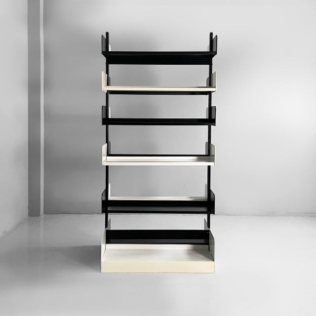 Italian Modern Modular Black and White Bookcase from Lips Vago, 1970s For Sale - Image 4 of 18