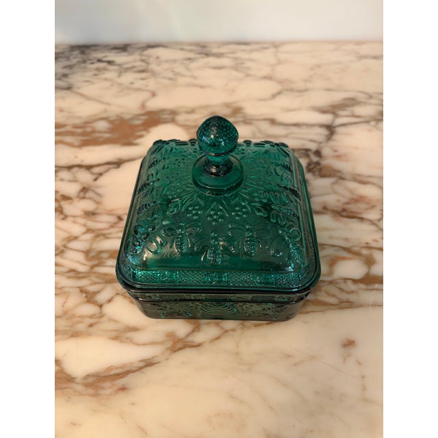 American Vintage Indiana Glass Tiara Exclusive Spruce Bee Box in Original Box For Sale - Image 3 of 12